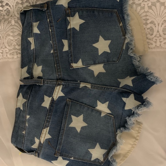 -Distressed-Ripped-Shorts-cut-off-Low-rise-shorts. - Picture 7 of 7